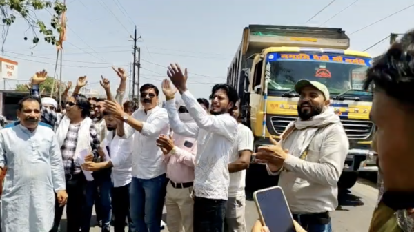अघोषित बिजली कटौती से नाराज ग्रामीणों ने किया चक्काजाम